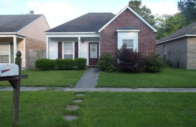 3br/2ba house with backyard, dbl carport, minutes from LSU! photos photos