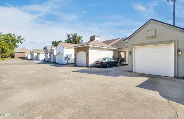 200 W Brentwood Boulevard Gallery 3