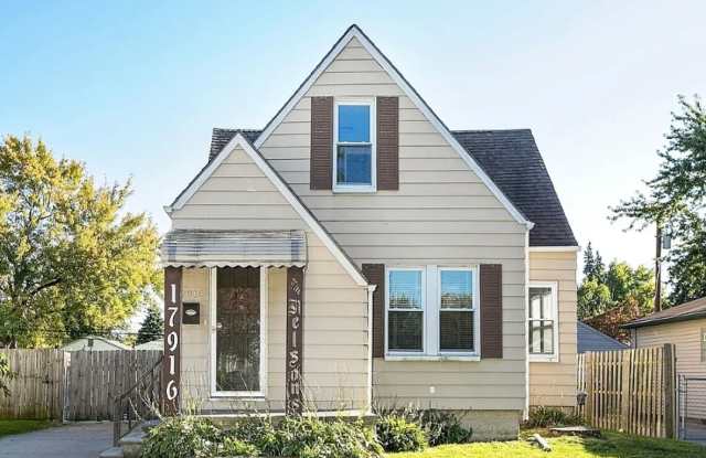 Updated 4 bedroom in Roseville photos photos