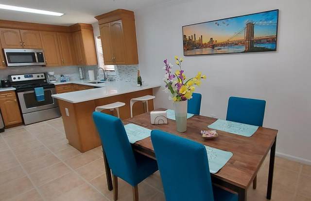 1401 W 9th Street photos photos