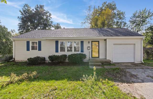 2403 Northeast Shady Lane Drive Gallery 1