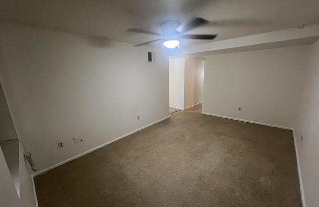 10017 N 7th Place Gallery 4
