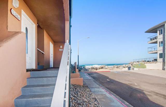 Coastal Living at Its Best – Beautiful Townhome with Ocean Views, Just Steps from the Beach! Gallery 3