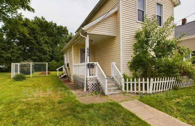 665 Kling St - 665 Kling Street, Akron, OH 44311