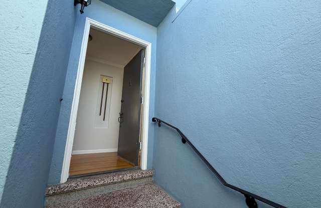 Spacious 2BR/2BA Single Family House with Garage & In-Home Laundry Gallery 4