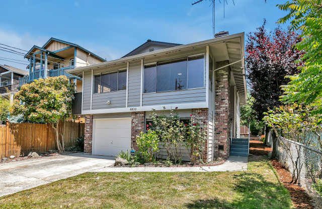Fully Renovated 3BD Upper Duplex with Garage & Garden in West Seattle Gallery 3