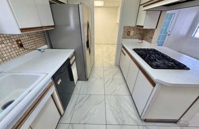 PET FRIENDLY! Spacious Single Story Home In North East Gallery 4