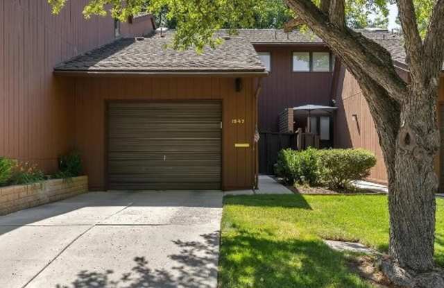 Beautiful Condo on Golf Course! 1947 S. Villa Way, Reno photos photos