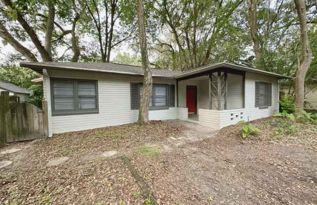 Large 3 Bedroom, 2.5 Bathroom House -- Across from UF Law School - 2712 Northwest 1st Avenue, Gainesville, FL 32607