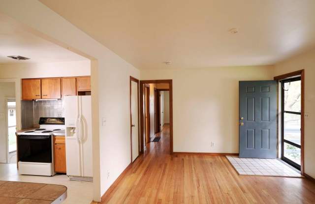 Updated 4BR/2BA Gladstone Home | Finished Basement | Fenced Yard photos photos Updated 4BR/2BA Gladstone Home | Finished Basement | Fenced Yard photos photos