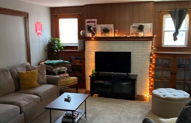Charming 5 bedroom House - Available August 2027! Gallery 4