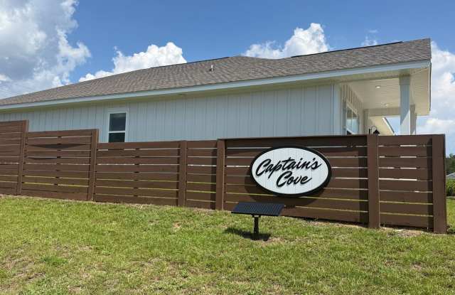 Navarre - Captains Cove - 4 bedroom, 2.5 bathroom - community pickleball court Gallery 3