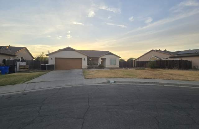 1236 S Capital Ct - 1236 South Capital Court, Hanford, CA 93230