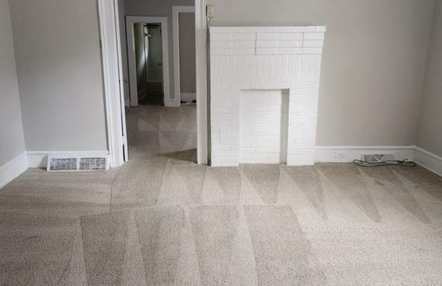 Large 1 Bedroom 1 Bath Five Points Area Gallery 3