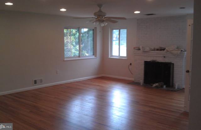 8901 CONNECTICUT AVENUE Gallery 3