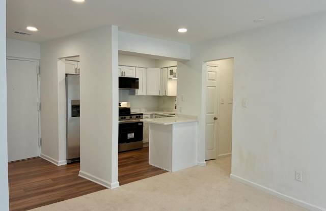 5772-G REXFORD Court Gallery 4