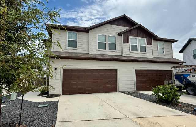 Available Now! Spacious 4-Bedroom Townhome with Granite Kitchen, Covered Patio & Large Yard-Amanda Park is it! Gallery 2