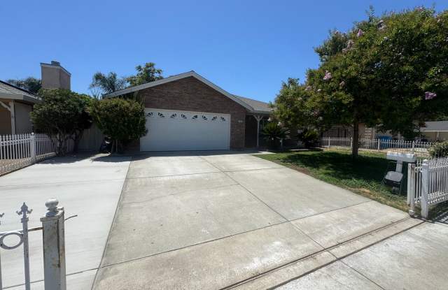 3 bedroom | 2 bathroom | Single family home in Dixon photos photos