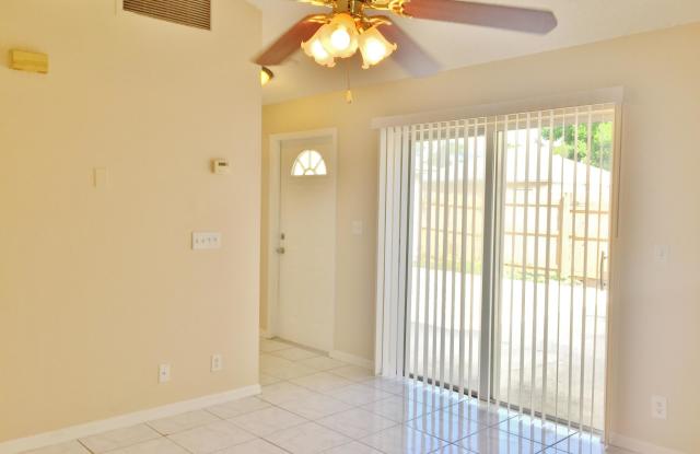1105 Hyacinth Place Gallery 2