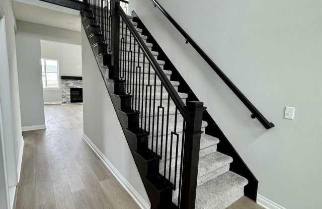 1448 Woodlake Ln Gallery 2