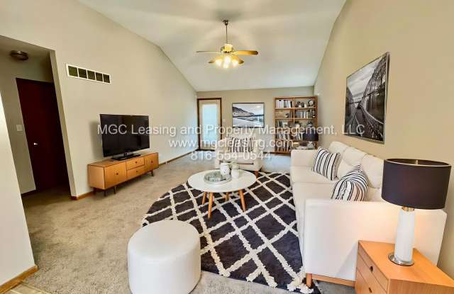 A Bright, Comfortable Split‑Level Home in a Convenient Raymore Location photos photos