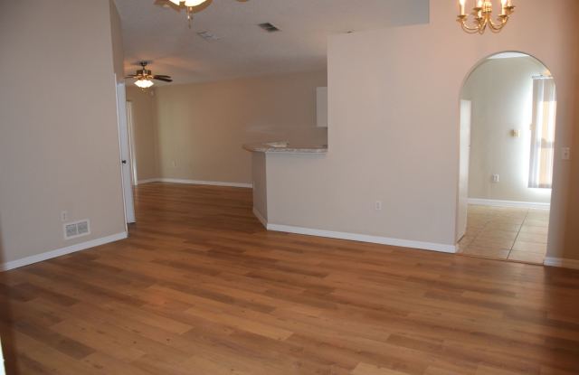 Perfect Location with Amenities Galore! Gallery 3