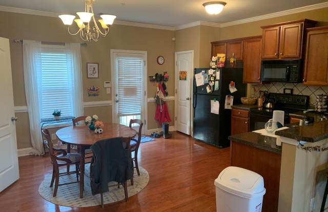 2BR in Whitehall Village ! Gallery 4