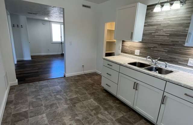 Recently Updated 2 Bed/1 Bath Upper Level Duplex Near Downtown! photos photos Recently Updated 2 Bed/1 Bath Upper Level Duplex Near Downtown! photos photos