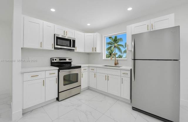 105 NW 14th Way photos photos