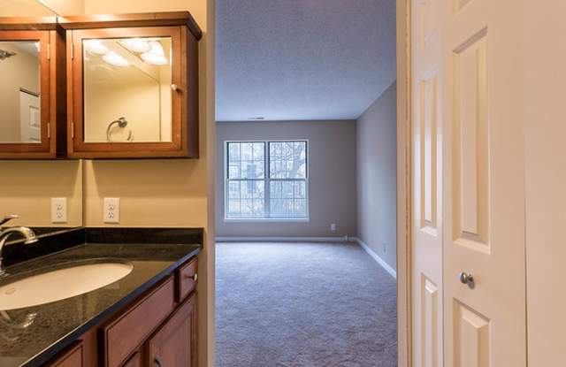 Clean/Beautiful 2 Bed & 2 Bath w/ Attached Garage - Available 10/15/2026 Gallery 4