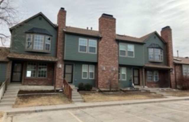 Like New Townhome in Great Aurora Community Gallery 3