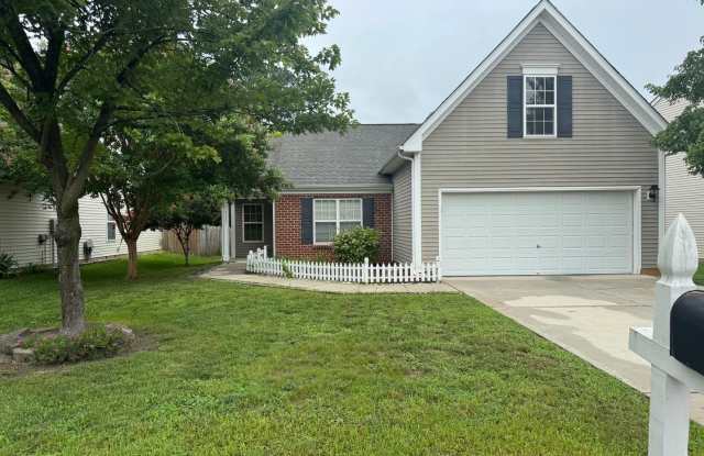 4 Bedroom 2 Bathroom Home in Sumner Place w 2 Car Garage Gallery 1
