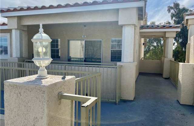 Beautiful and upgraded 3-bedroom, 2-bath condominium photos photos