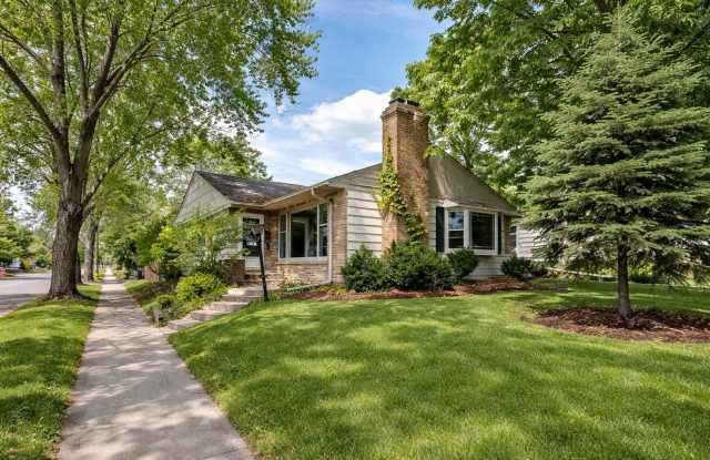 JUNE MOVE IN- SAINT CATHERINES- 6 BEDROOM photos photos