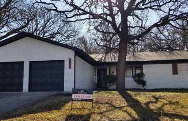 112 Meadowbrook Circle - 112 Meadowbrook Circle, Denton, TX 76209