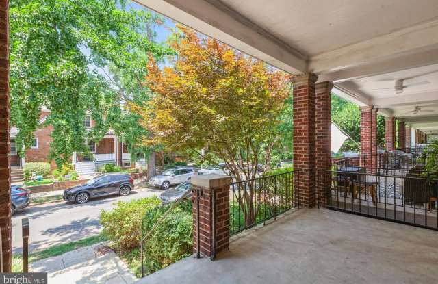 2433 39TH PLACE NW Gallery 3
