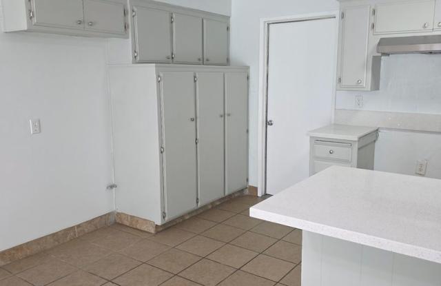 OPEN HOUSE Saturday September, 13. From 12pm-2pm 3bed 2 Bath Freshly painted and move-in ready photos photos