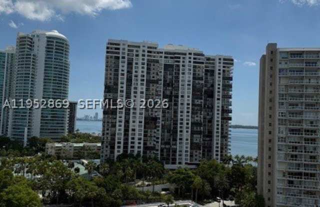 2475 Brickell Ave Gallery 3