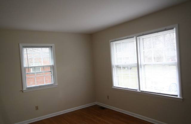 Move in during September and get TWO WEEKS FREE RENT for approved applicants  Stonybrook home with Full Basement and large backyard  20260817 Gallery 3