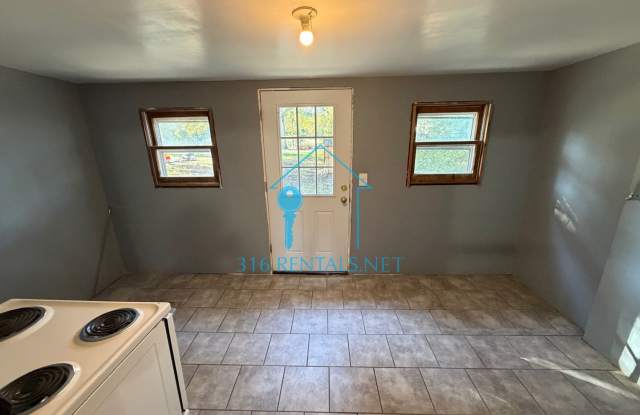 $925 - 2 bed 1 bath - Single Family Home Gallery 4