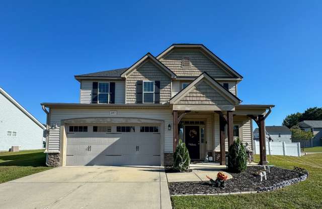 Beautifully Maintained 3 Bed 2.5 Bath Home in West Gate Gallery 1