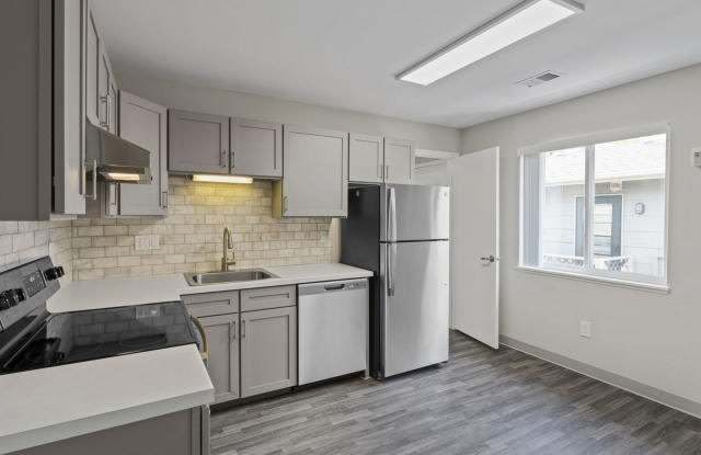 1913 W 15th St Unit D12 photos photos