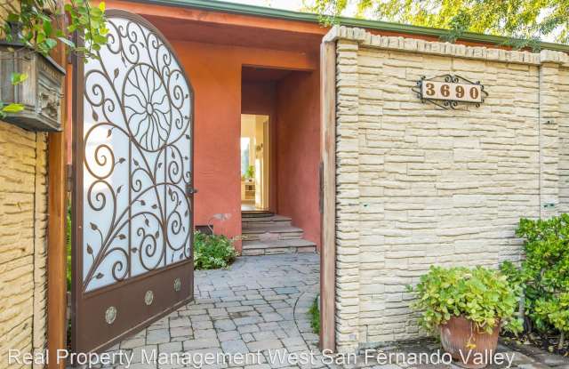 3690 Fredonia Dr Gallery 2
