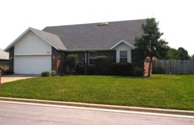 Excellent location - Wonderful all brick contemporary ranch styled home - 508 Willowdale Court, Nixa, MO 65714