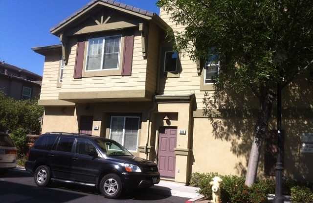 End unit ownhouse with garage walking distance to Great Mall photos photos