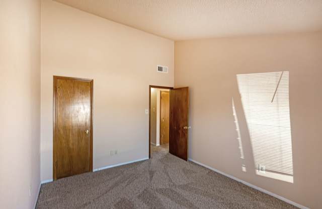 Super cute 2 bedroom townhouse! photos photos