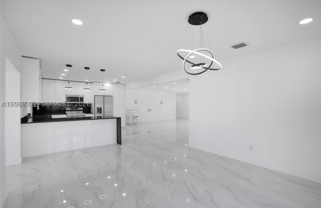 1825 NE 197th Ter Gallery 2