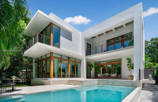 110 Venetian Way photos photos