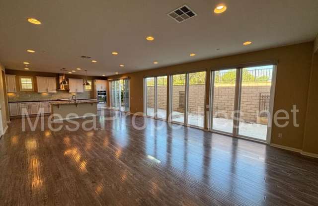 3025 E. Via Corvina Gallery 4