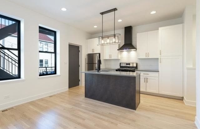 1244 W Huron photos photos
